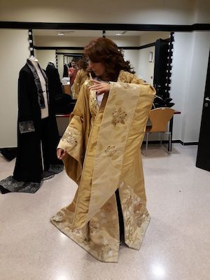 FOTO1.Provando i movimenti del costume di Turandot al Teatro Pérez Galdós di Las Palmas