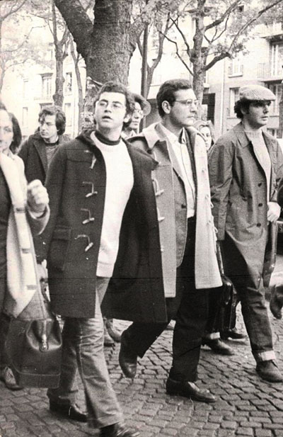 FOTO 2.1972_Roberto Franceschi (al centro) in manifestazione a Parigi per il Vietnam (1972)