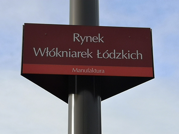 Foto 5. Piazza mercato delle donne tessitrici600x450