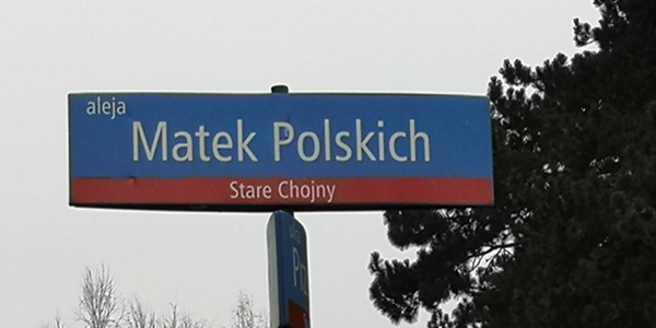 Foto 6. Aleja Matek Polskich znak. 600x300