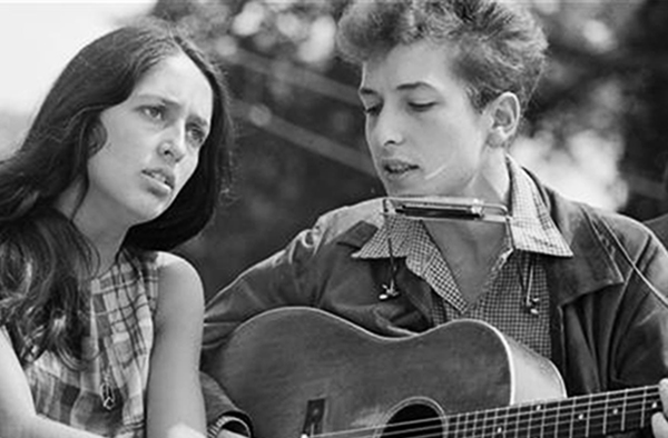 FOTO 3. Joan Baez e Bob Dylan
