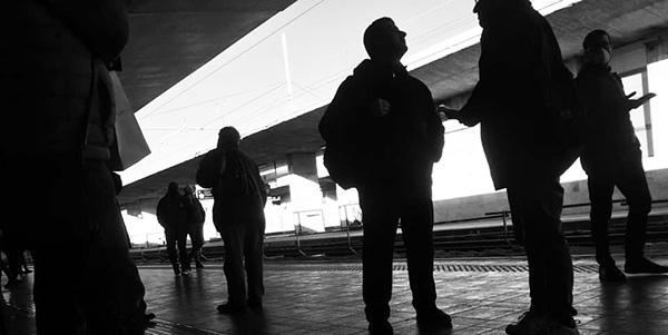 FOTO. Caione.uomini_binario_buona