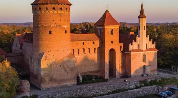 Foto3 Reszel (Polonia). Castello gotico del Quattrocento trasformato in albergo