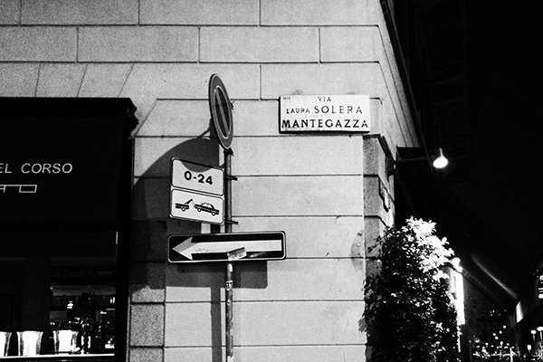 Foto3 Milano. Mantegazza.bianconero.Vitamine