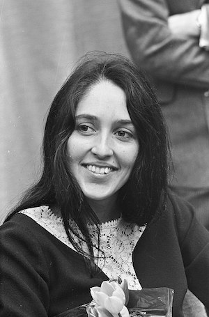 Joan_Baez_,_Amerikaanse_zangeres_tijdens_persconferentie,_Bestanddeelnr_919-0773