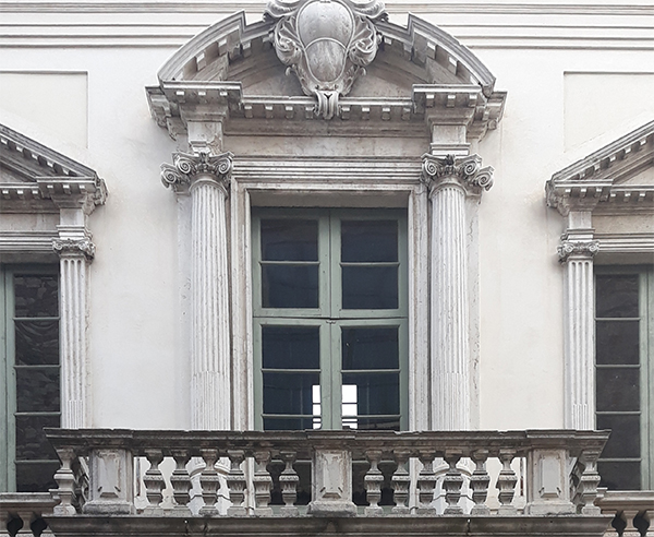 2. Brescia.balcone di PalazzoFenaroliUggeri.Speziali copia